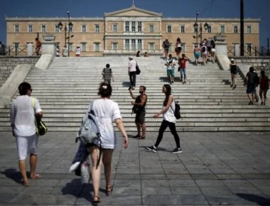 Financial Times: «Η Ελλάδα ετοιμάζεται να βγει από μια χαμένη 8ετία- Τί άλλαξε κατά τη διάρκεια αυτών των ετών;» (φωτο)